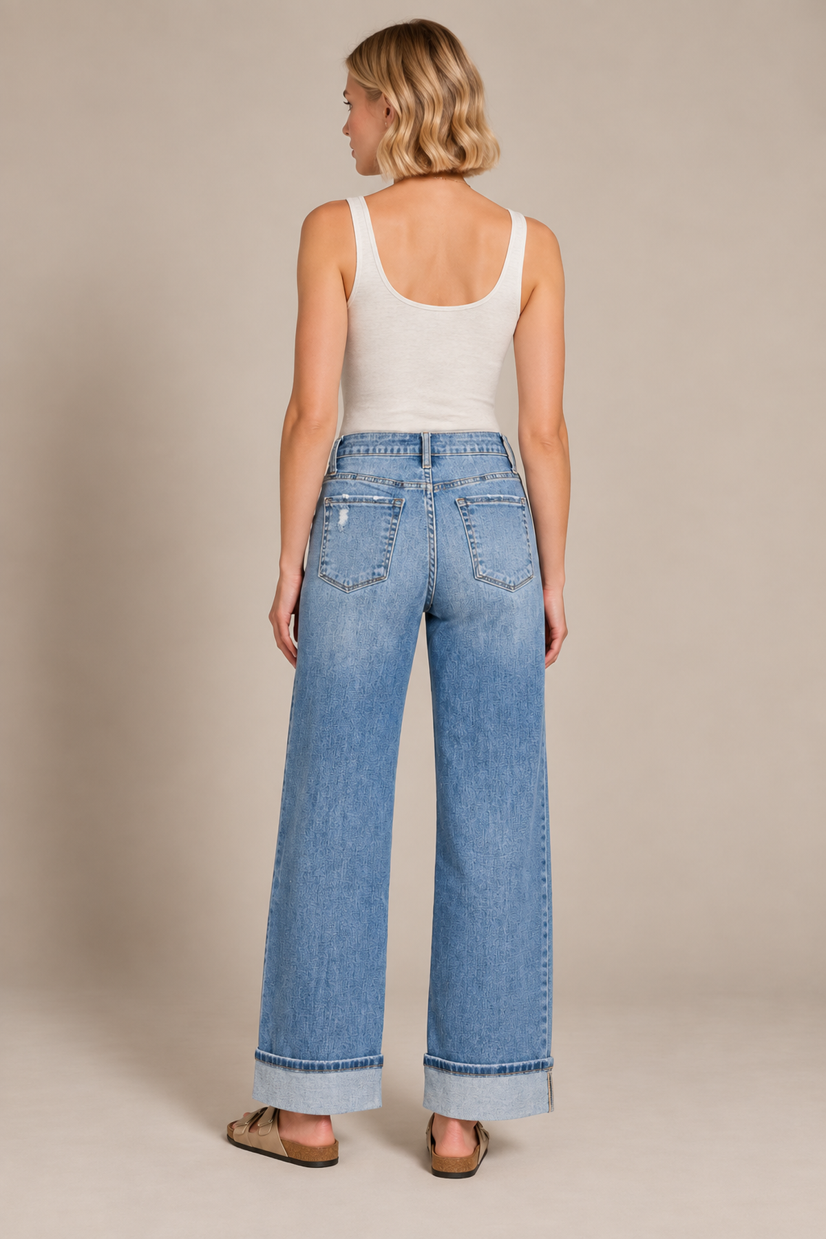 Cuffed Wide-Leg Jeans – Medium Wash