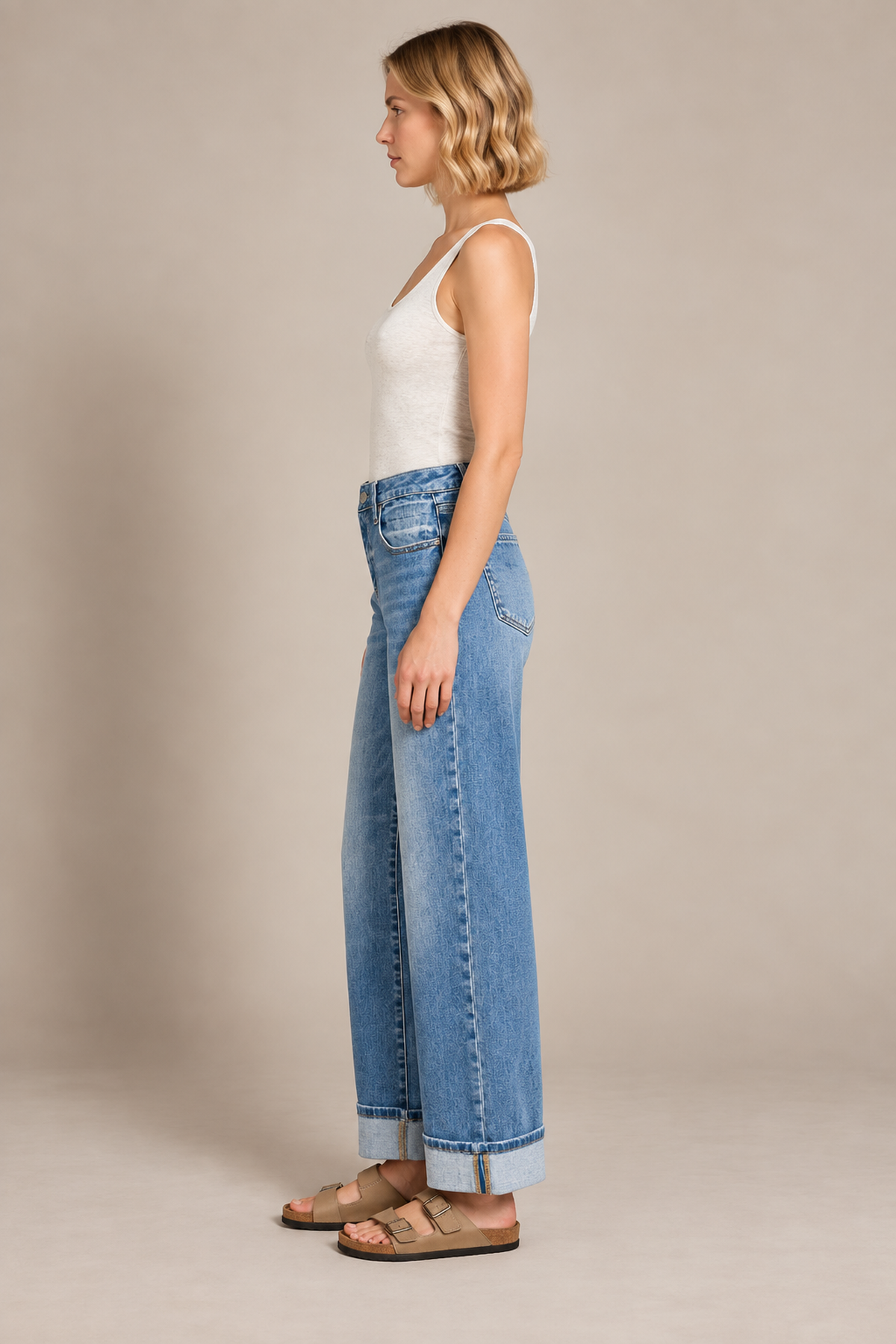 Cuffed Wide-Leg Jeans – Medium Wash